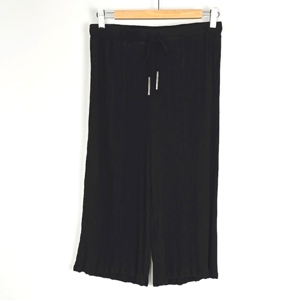 Bobeau Women's Black Lightweight Textured Crop Wide Leg Capri M
